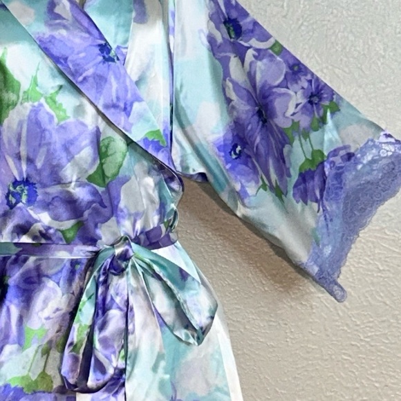 Jones New York Silky Satin Violet Floral Lace Trim Floor Length Belted Robe S/M - Picture 9 of 10